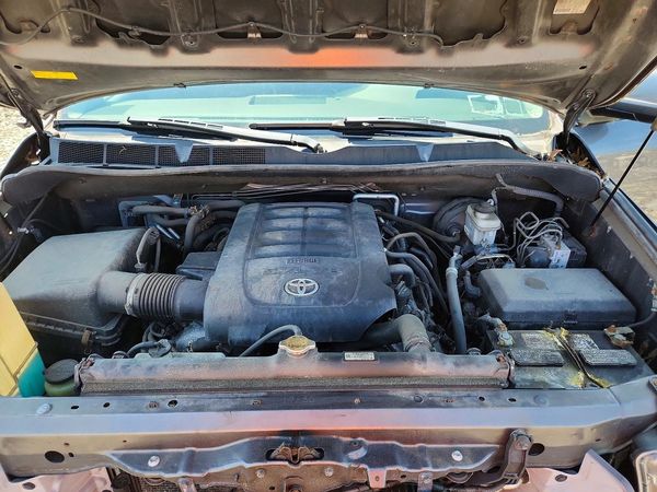 2013 TOYOTA SEQUOIA SR5 grade