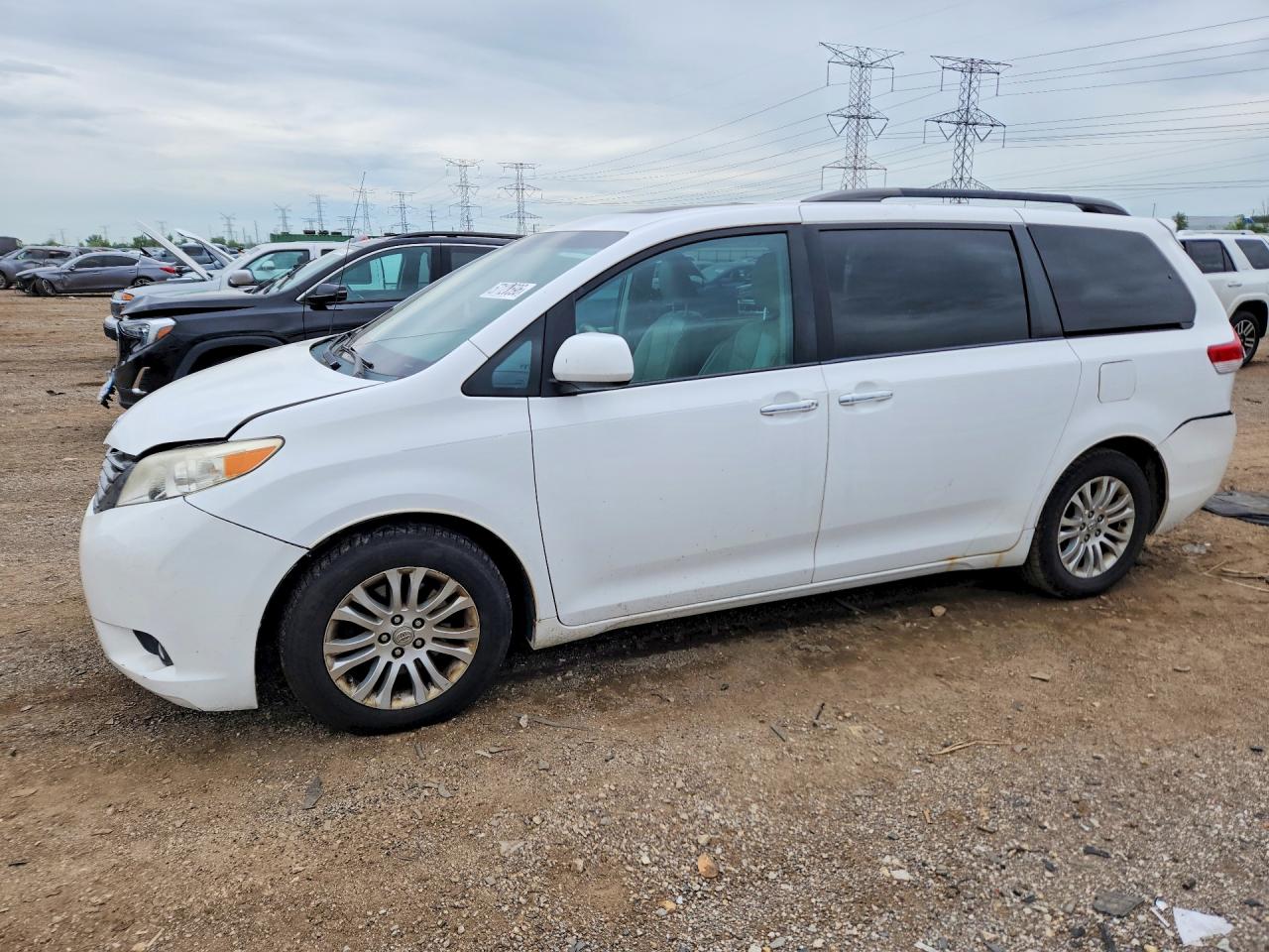 2013 TOYOTA SIENNA