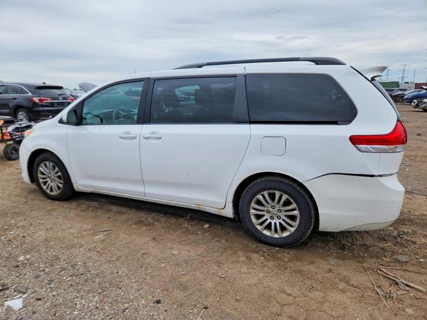2013 TOYOTA SIENNA