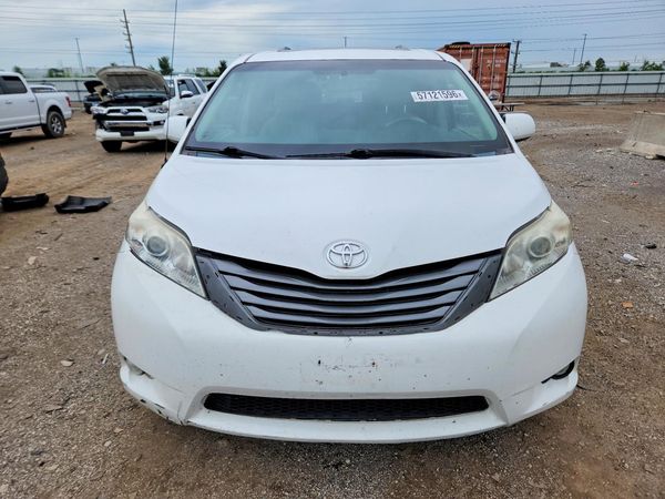 2013 TOYOTA SIENNA