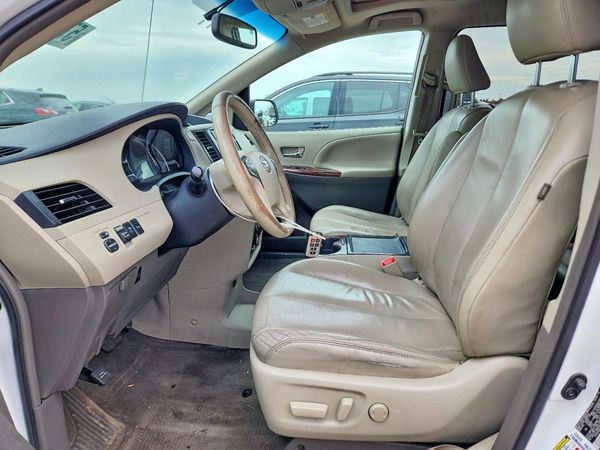 2013 TOYOTA SIENNA