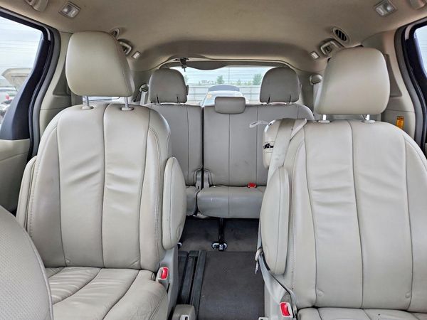 2013 TOYOTA SIENNA