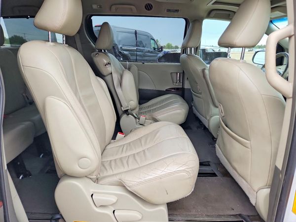 2013 TOYOTA SIENNA