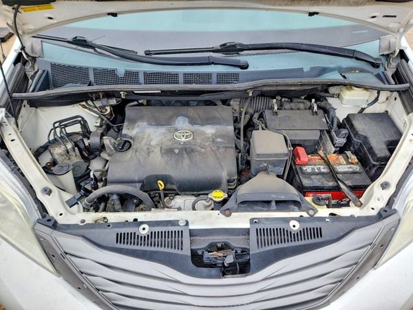 2013 TOYOTA SIENNA