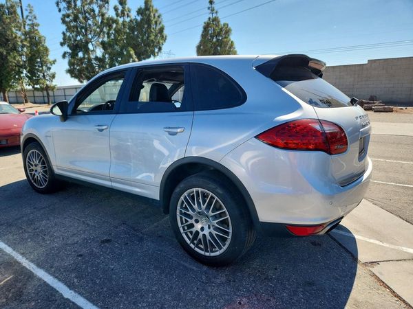 2012 PORSCHE CAYENNE