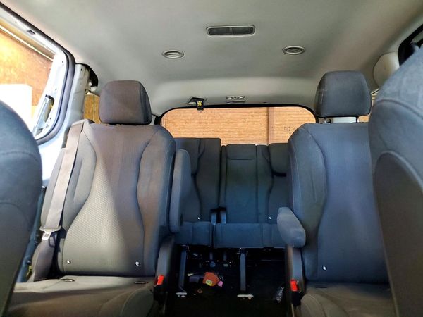 2022 KIA CARNIVAL LX, LX Seat Package