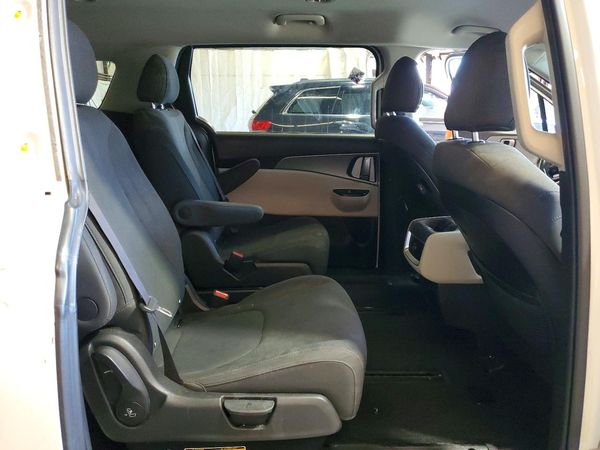 2022 KIA CARNIVAL LX, LX Seat Package