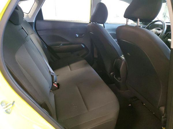 2024 HYUNDAI KONA SE