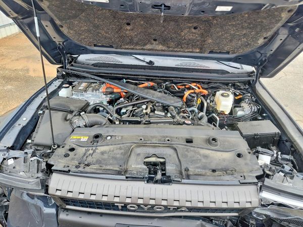 2026 TOYOTA LAND CRUIS — Engine bay
