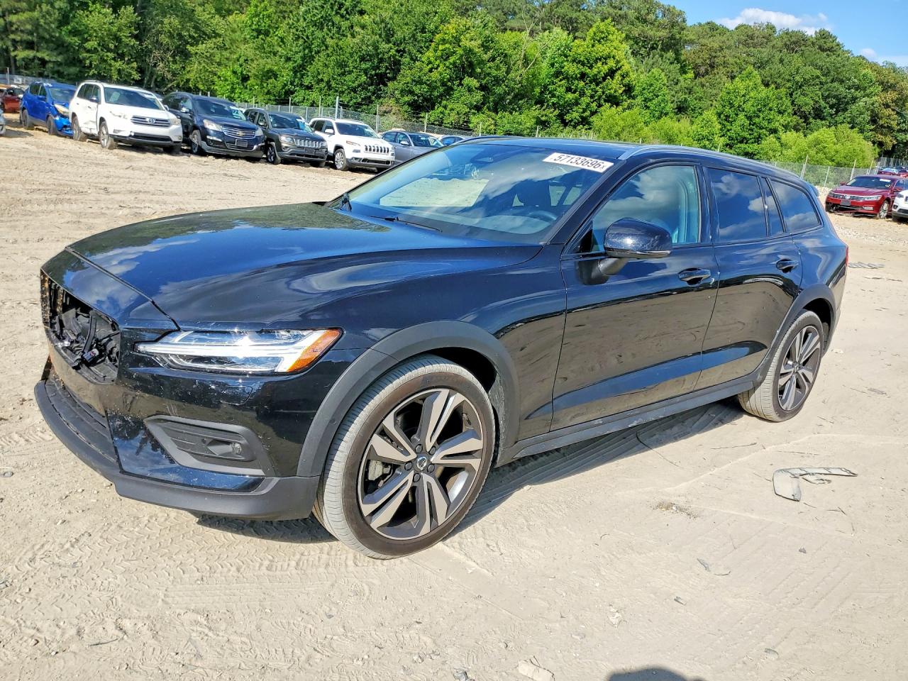 2025 VOLVO V60 CROSS COUNTRY Plus