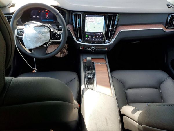 2025 VOLVO V60 CROSS COUNTRY Plus