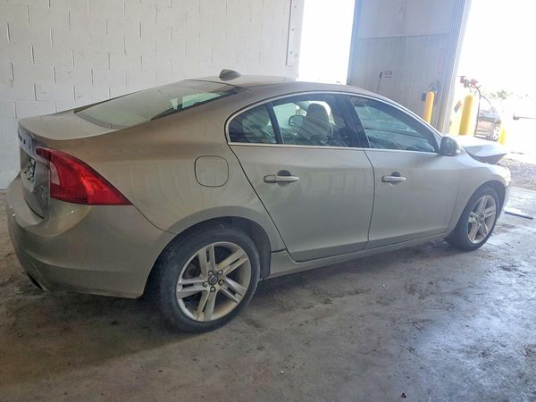 2015 VOLVO S60 Premier (non R design)