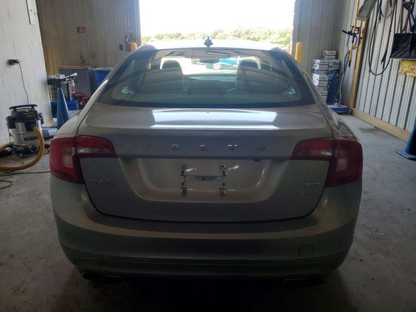 2015 VOLVO S60 Premier (non R design)