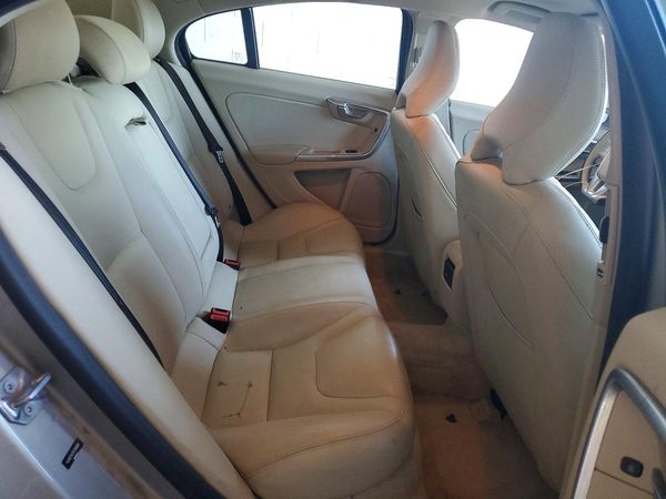 2015 VOLVO S60 Premier (non R design)