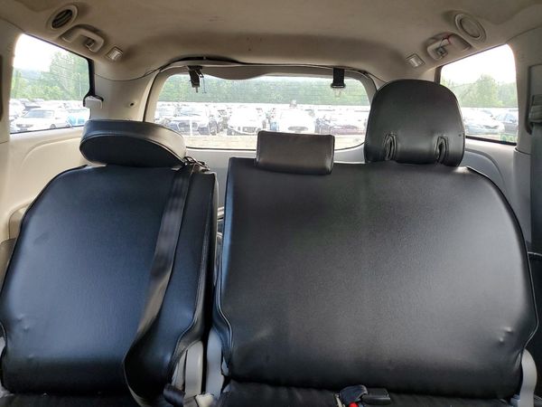2016 TOYOTA SIENNA