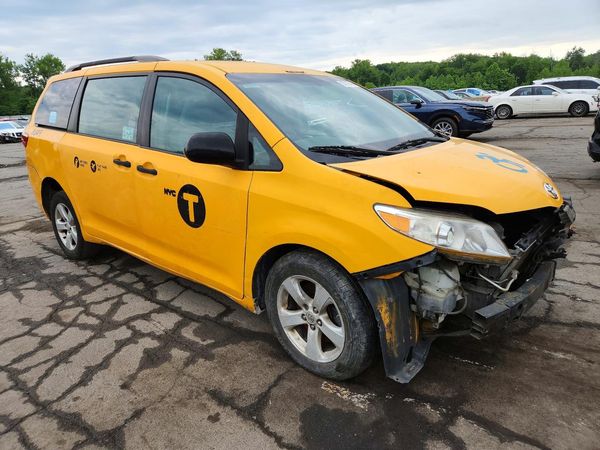 2016 TOYOTA SIENNA