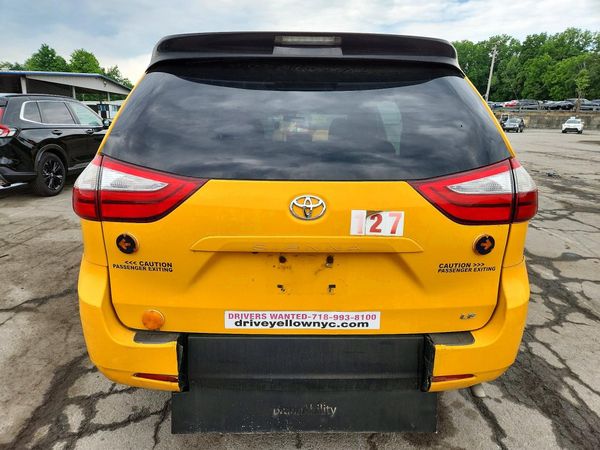 2016 TOYOTA SIENNA
