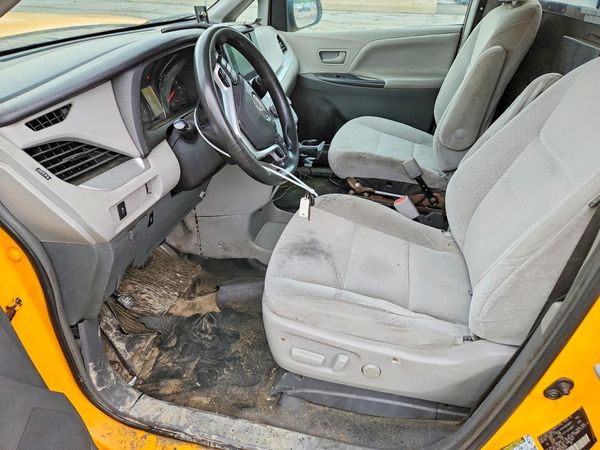 2016 TOYOTA SIENNA