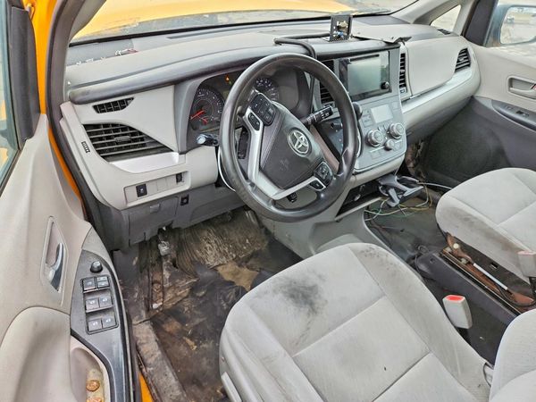 2016 TOYOTA SIENNA