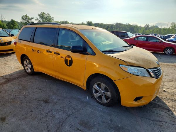 2017 TOYOTA SIENNA LE Mobility/LE — Passenger 3/4