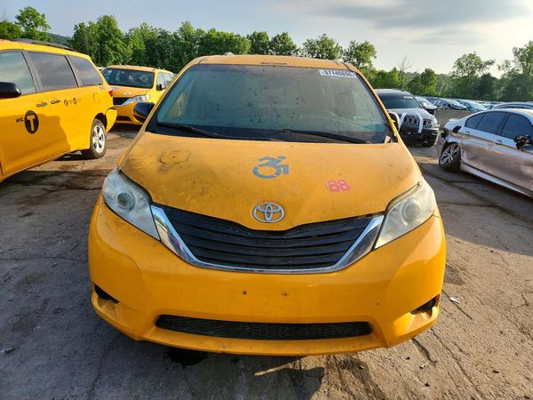 2017 TOYOTA SIENNA LE Mobility/LE — DIRF
