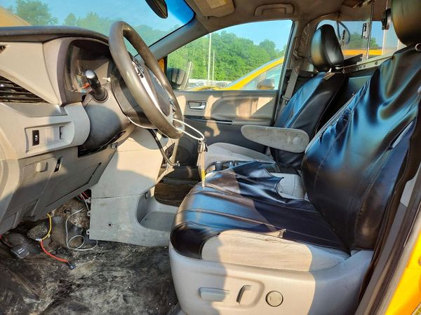 2017 TOYOTA SIENNA LE Mobility/LE — DENT