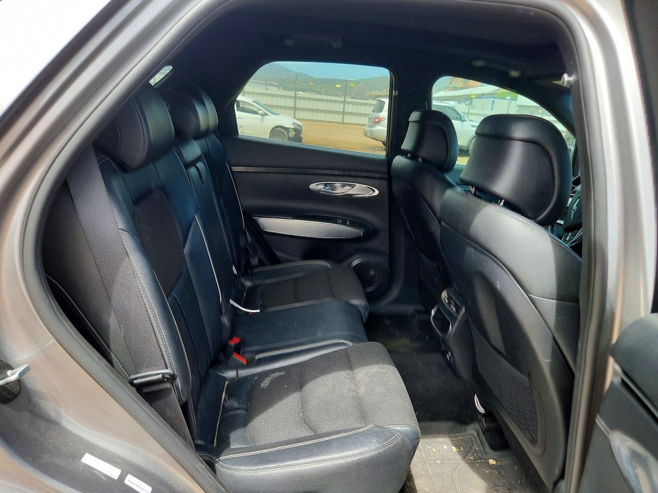 2023 GENESIS GV70