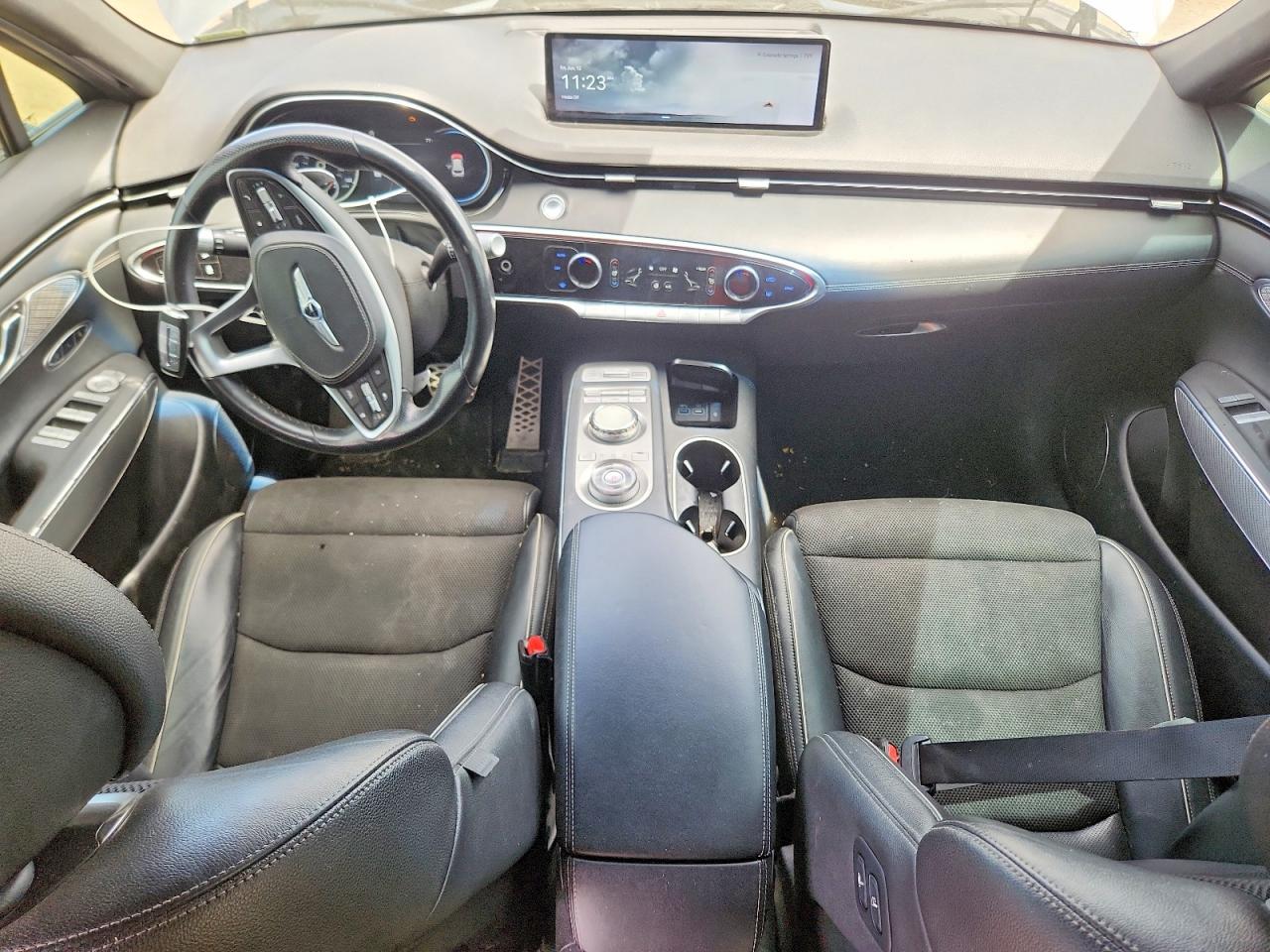 2023 GENESIS GV70