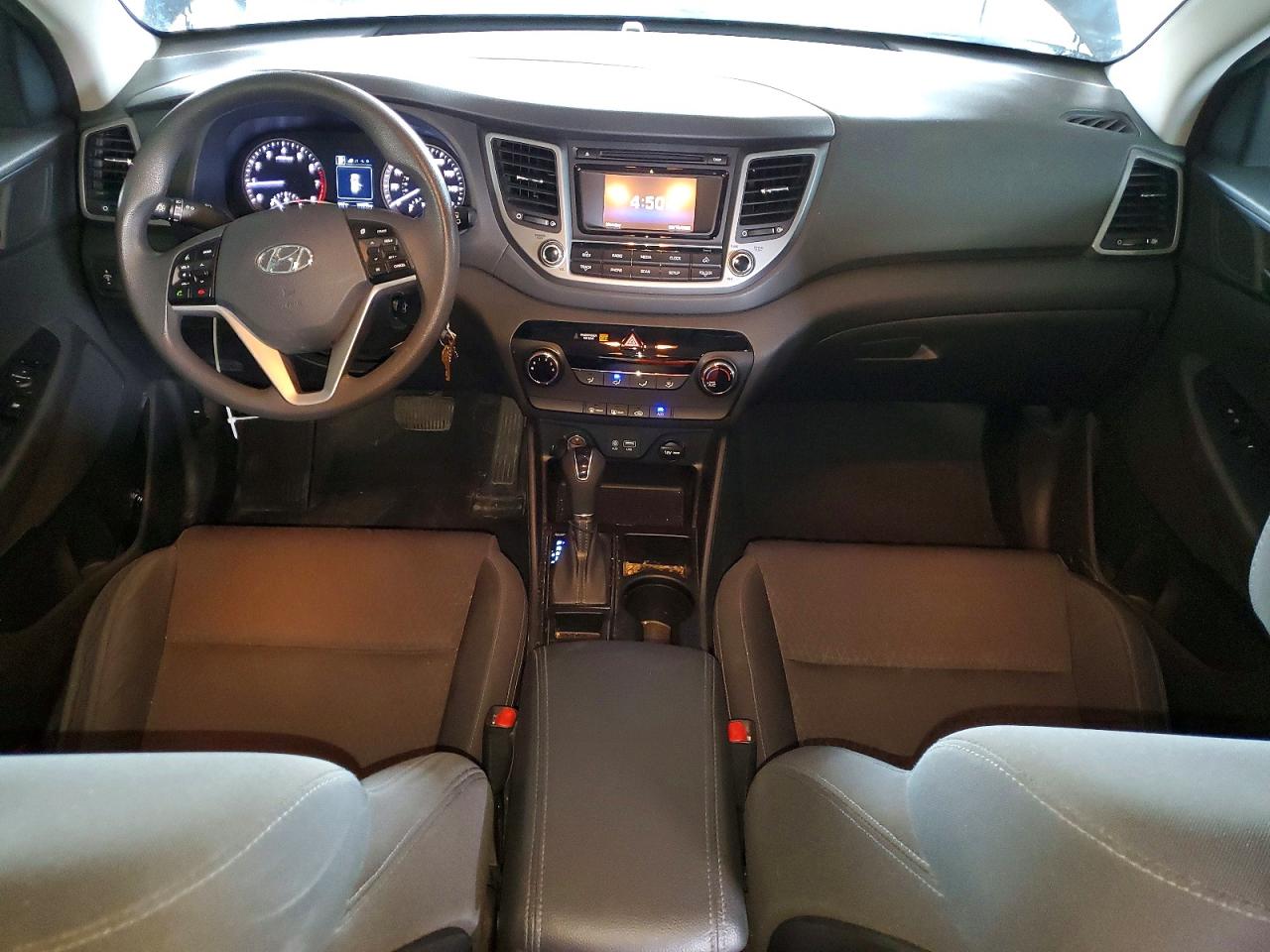 2017 HYUNDAI TUCSON SE (no options)