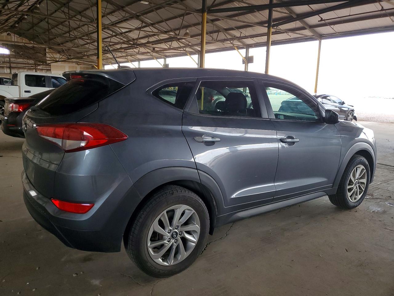 2017 HYUNDAI TUCSON SE (no options)