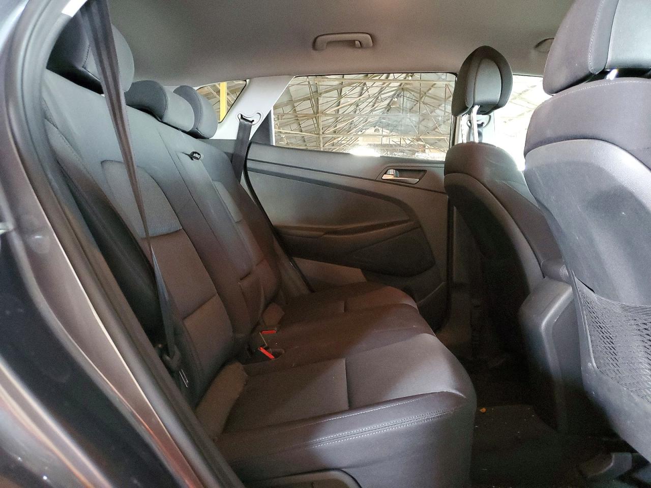 2017 HYUNDAI TUCSON SE (no options)