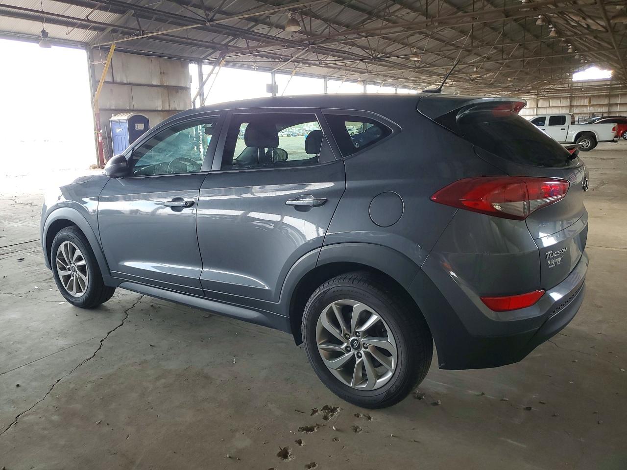 2017 HYUNDAI TUCSON SE (no options)