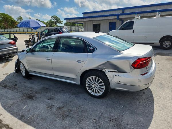 2017 VOLKSWAGEN PASSAT