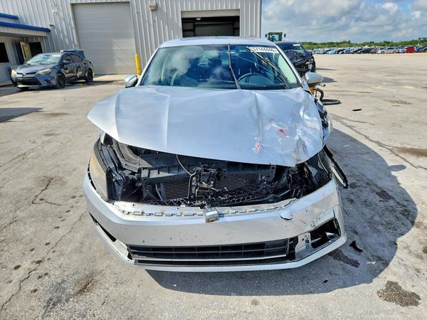 2017 VOLKSWAGEN PASSAT