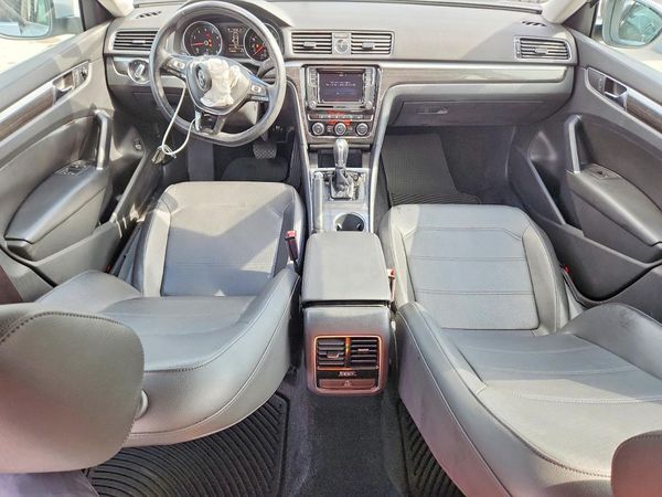 2017 VOLKSWAGEN PASSAT