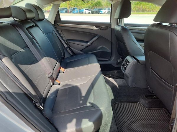2017 VOLKSWAGEN PASSAT