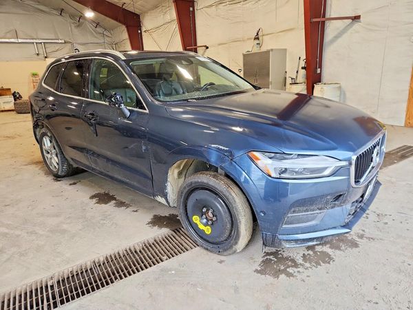 2019 VOLVO XC60 Momentum — Passenger 3/4