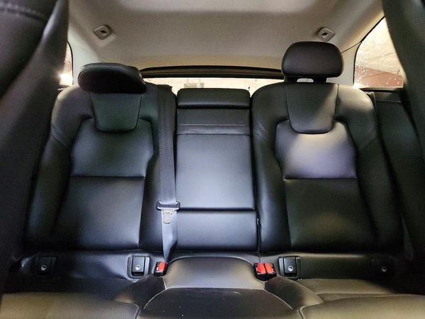 2019 VOLVO XC60 Momentum — SUVN