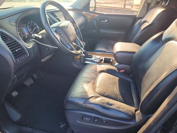 2014 INFINITI QX80 — DENT