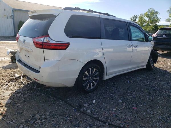 2019 TOYOTA SIENNA