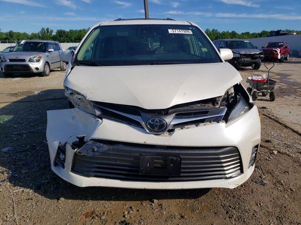 2019 TOYOTA SIENNA