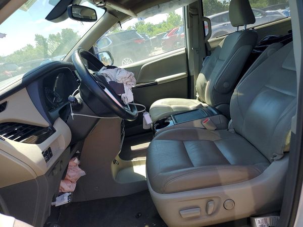 2019 TOYOTA SIENNA