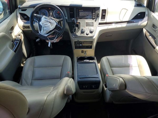 2019 TOYOTA SIENNA