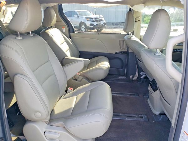 2019 TOYOTA SIENNA