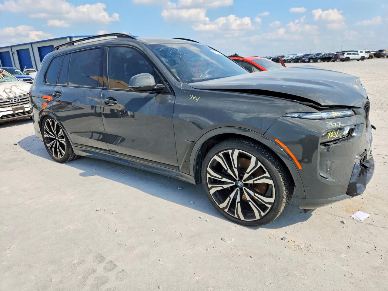 2025 BMW X7 xDrive40i
