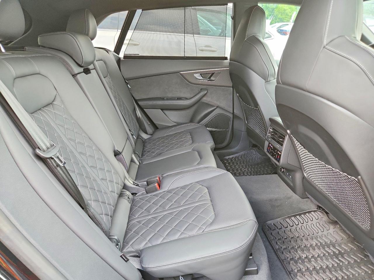 2024 AUDI SQ8
