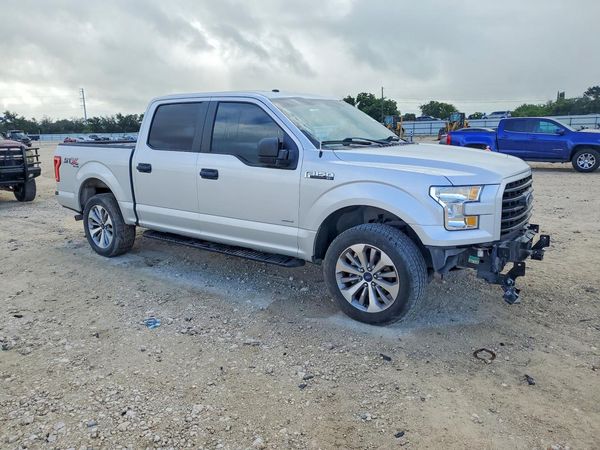 2017 FORD F150 SuperCrew — Passenger 3/4