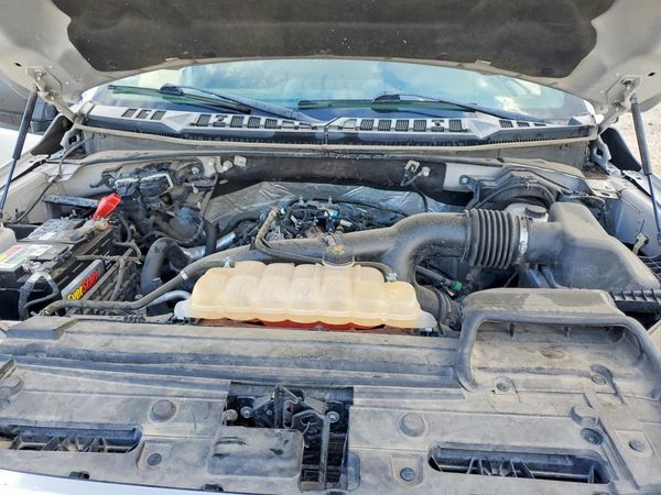 2017 FORD F150 SuperCrew — Engine bay