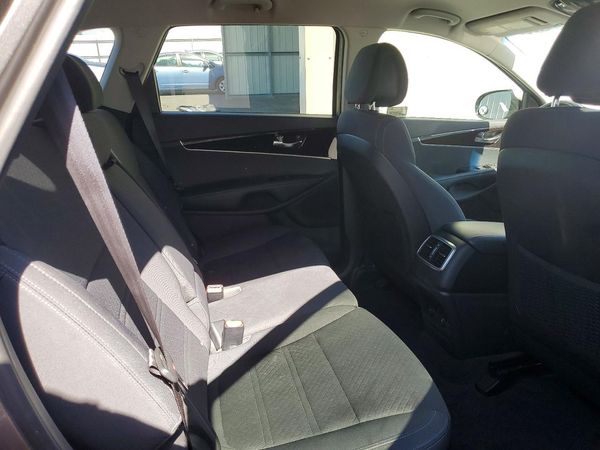 2016 KIA SORENTO L / LX