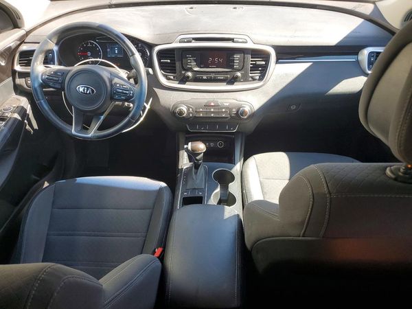 2016 KIA SORENTO L / LX